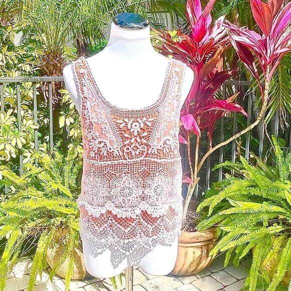 🍍3/$15🍍 Staring At Stars Orange & Cream Crochet Tank - Picture 2 of 7